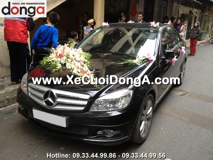 xe-cuoi-mercedes-c200-mau-den-hinh-anh-chi-tiet (6)
