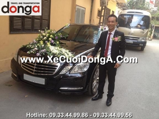 hinh-anh-khach-hang-thue-xe-cuoi-mercedes-e300-tai-hoang-quoc-viet (1)