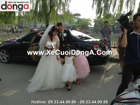 xe-cuoi-mercedes-dang-cap-hinh-anh-khach-hang-tai-khuong-trung-moi