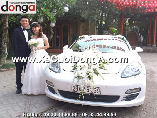 xe-cuoi-sieu-xe-porsche-hinh-anh-chu-re-trung-tai-trung-hoa-nhan-chinh