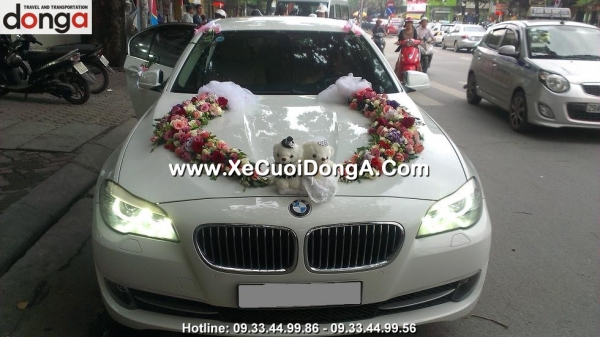 kinh-nghiem-trang-tri-hoa-xe-cuoi-tren-xe-bmw-523i-mau-trang (7)