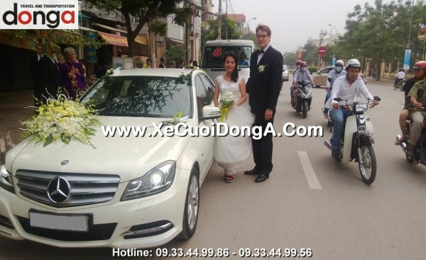 cho-thue-xe-cuoi-mercedes-c200-trang-gia-re-tai-quan-tay-ho