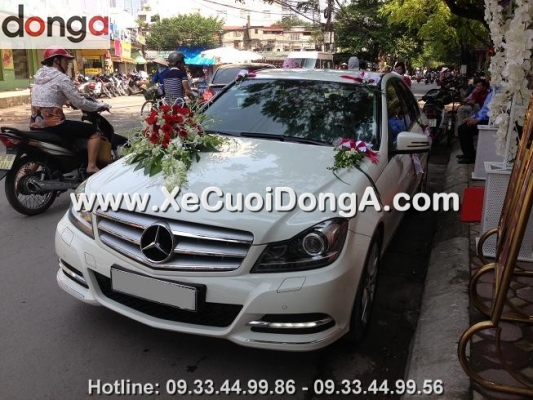 dia-chi-cho-thue-xe-cuoi-mercedes-c200-trang-don-dau-thai-binh