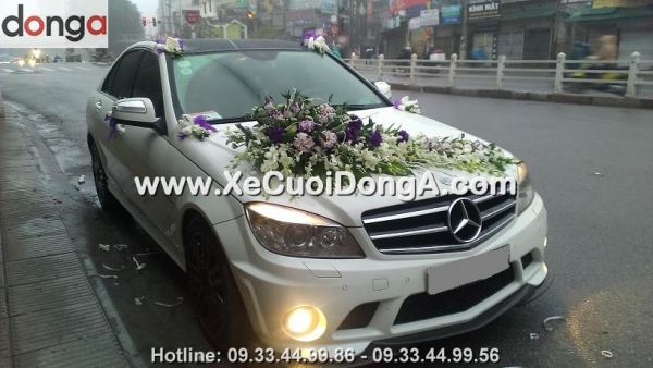 dich-vu-cho-thue-xe-cuoi-mercedes-c200-trang-gia-re-tai-quan-hoan-kiem