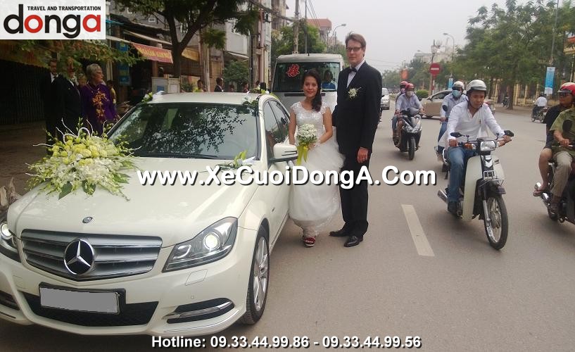 dich-vu-cho-thue-xe-cuoi-mercedes-gia-re-tai-quan-tay-ho (1)
