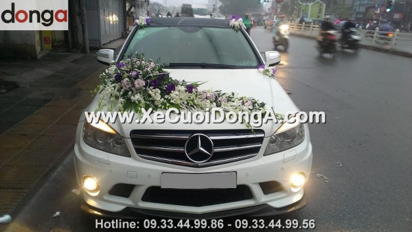 dich-vu-uy-tin-chuyen-cho-thue-xe-cuoi-mercedes-c200-trang-di-hoa-binh