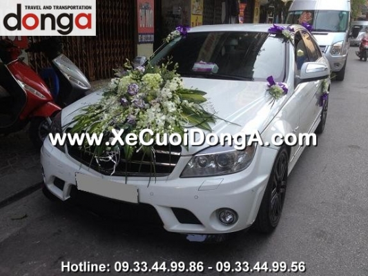 o-dau-quan-cau-giay-cho-thue-xe-cuoi-mercedes-c200-trang-gia-re-uy-tin