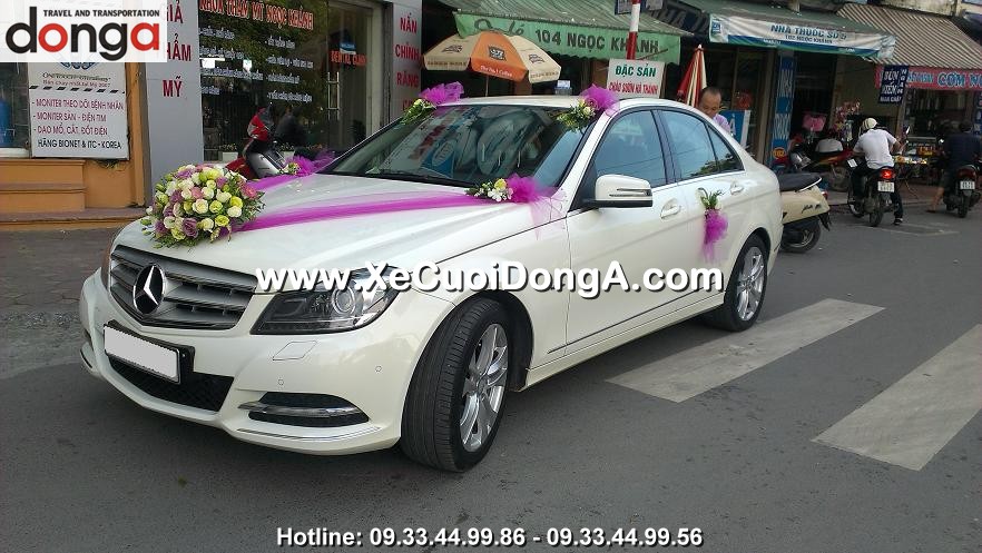 vi-sao-nen-chon-thue-xe-cuoi-mercedes-c200-trang