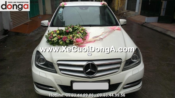 cong-ty-lau-nam-tai-quan-hoan-kiem-cho-thue-xe-cuoi-mercedes-c250-trang