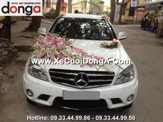 dia-chi-uy-tin-cho-thue-xe-cuoi-mercedes-c250-trang-di-phu-tho