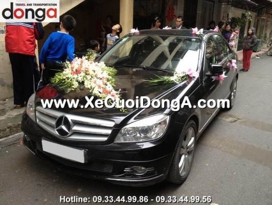 don-dau-o-ha-nam-cho-thue-xe-cuoi-mercedes-c230-o-dau