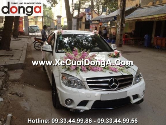 cho-thue-xe-cuoi-mercedes-c300-di-hai-phong-don-dau