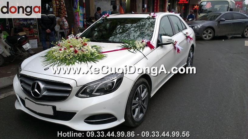 cho-thue-xe-cuoi-mercedes-e250-trang-tai-quan-tay-ho