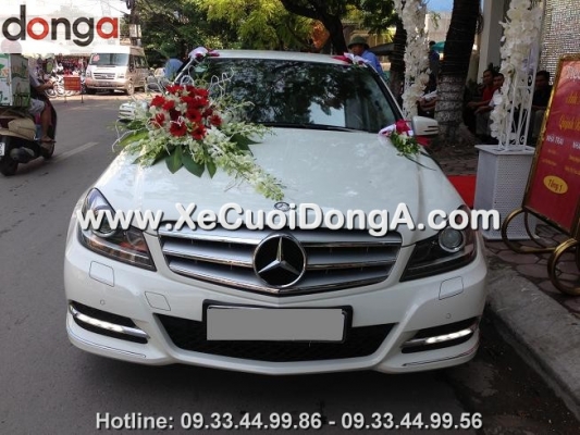dich-vu-cho-thue-xe-cuoi-mercedes-c300-gia-re-quan-hoang-mai