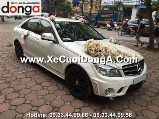 dich-vu-chuyen-nghiep-cho-thue-xe-cuoi-mercedes-c63amg-o-quan-tay-ho