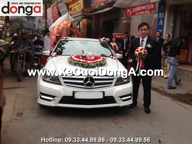 khach-hang-thue-xe-cuoi-mercedes-c300-rat-hai-long-ve-dich-vu-cua-xe-cuoi-dong-a