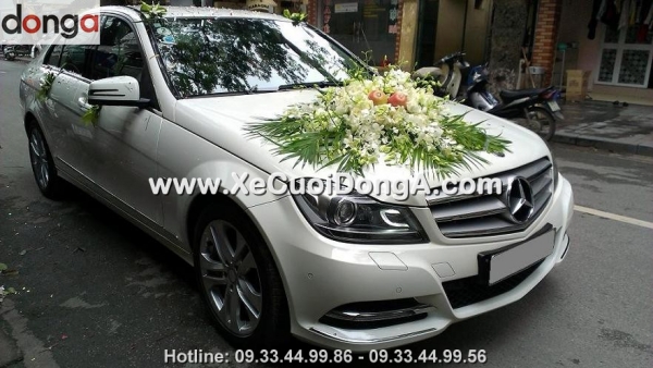 o-dau-ha-dong-cho-thue-xe-cuoi-mercedes-300-gia-re