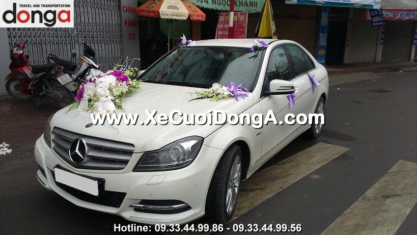 thue-xe-cuoi-mercedes-c63-amg-uy-tin-nhat-quan-cau-giay (1)
