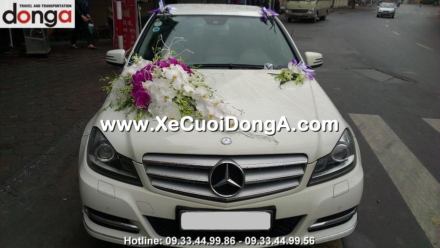 thue-xe-cuoi-mercedes-c63-amg-uy-tin-nhat-quan-cau-giay (2)