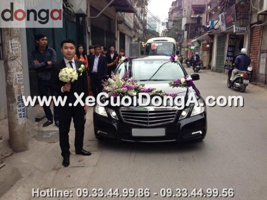 co-nen-chon-mercedes-e250-trang-de-lam-xe-don-dau