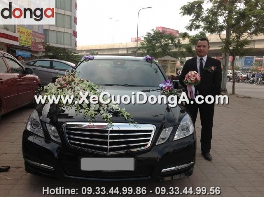 dich-vu-chuyen-nghiep-cho-thue-xe-cuoi-mercedes-e300-tai-quan-dong-da