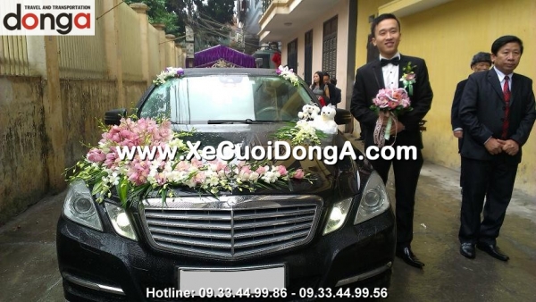 khu-vuc-long-bien-cho-thue-xe-cuoi-mercedes-e250-doi-moi-gia-re