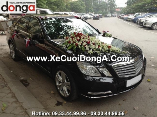 thue-xe-cuoi-mercedes-e300-doi-moi-quan-ba-dinh