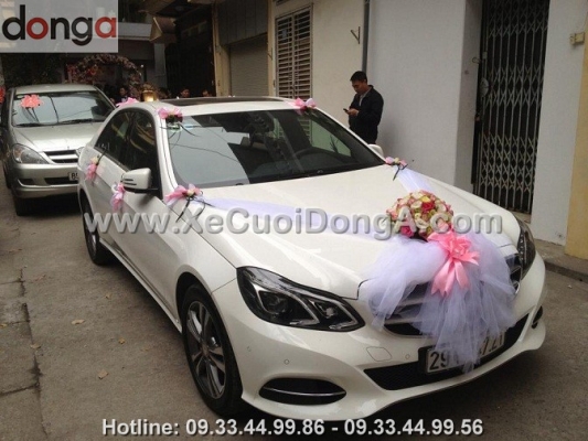 Hinh-anh-xe-cuoi-mercedes-e300-trang