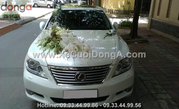 hinh-anh-xe-cuoi-lexus-ls460-trang