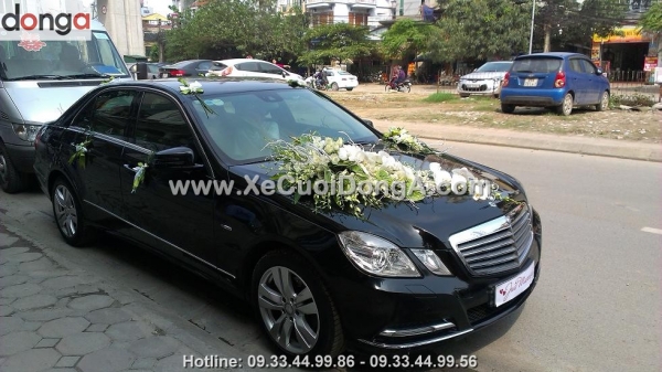 hinh-anh-xe-cuoi-mercedes-e300-mau-den