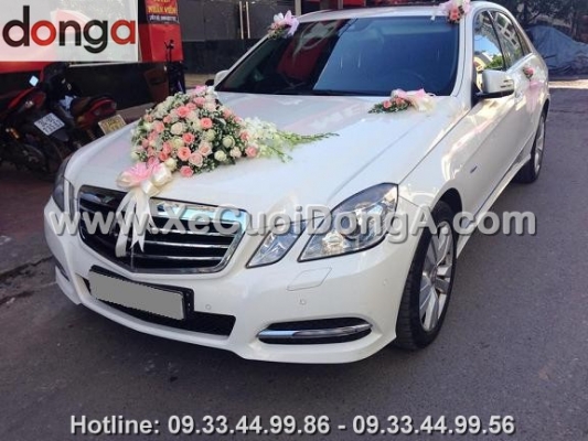 hinh-anh-xe-cuoi-mercedes-e350-mau-trang