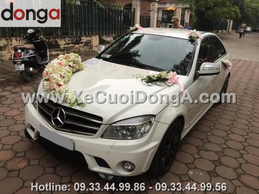 dong-a-co-phai-la-dia-chi-uy-tin-cho-thue-xe-cuoi-mercedes-c250-mau-trang-khong