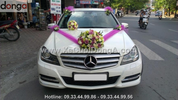 gia-thue-xe-cuoi-mercedes-c250-o-dong-a-co-re-hon-cac-cong-ty-khac-khong