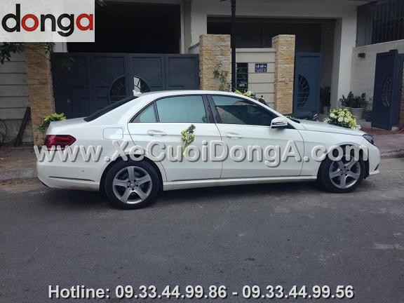 cach-phuc-vu-cua-lai-xe-cuoi-mercedes-e250-trang-nhu-the-nao-co-chuyen-nghiep-khong (1)