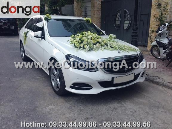 cach-phuc-vu-cua-lai-xe-cuoi-mercedes-e250-trang-nhu-the-nao-co-chuyen-nghiep-khong (2)
