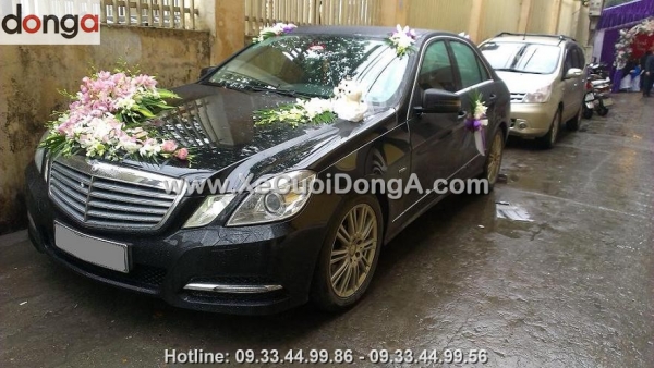 cho-hoi-chuong-trinh-khuyen-mai-khi-thue-xe-cuoi-mercedes-e300-va-xe-29-cho-tron-goi-cua-dong-a