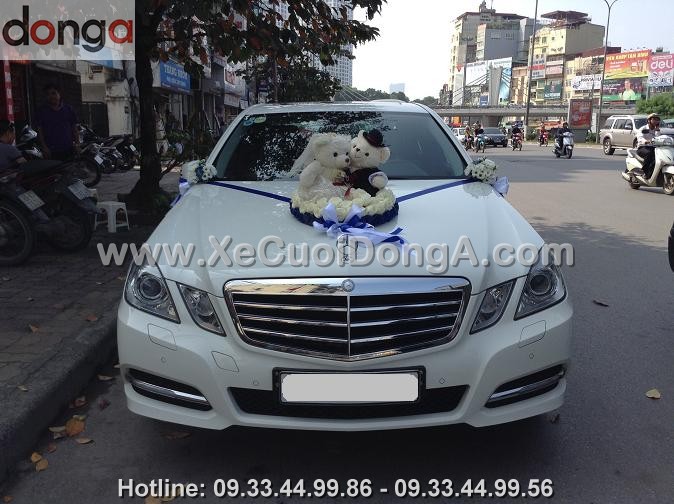 cho-hoi-dong-a-co-dich-vu-cho-thue-xe-cuoi-mercedes-e250-trang-khong (2)