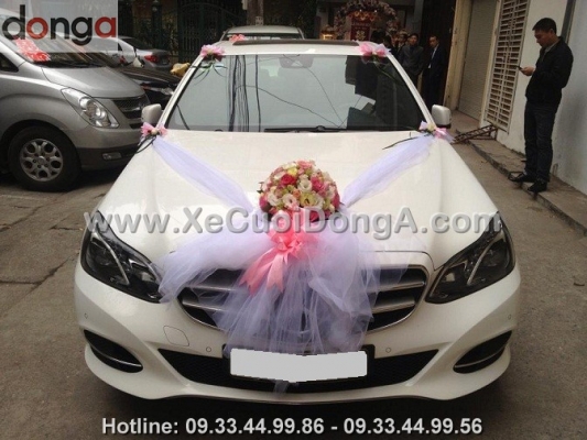 cho-hoi-dong-a-co-dich-vu-cho-thue-xe-cuoi-mercedes-e250-trang-khong