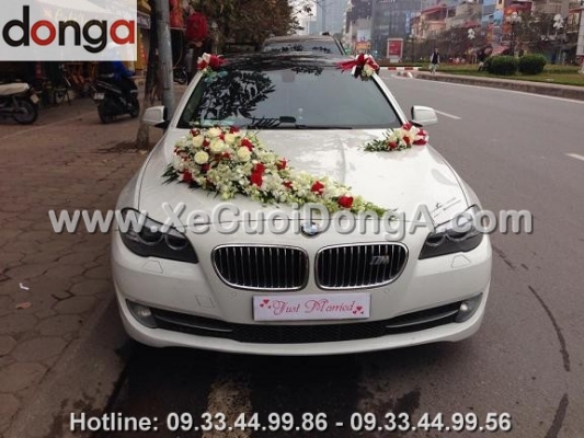 thue-xe-cuoi-bmw-523i-trang-can-dat-coc-bao-nhieu-tien