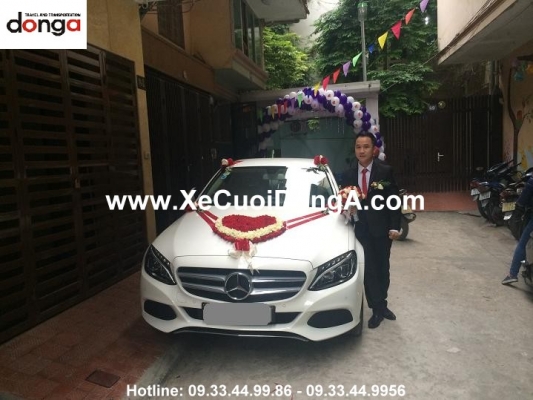 co-nhung-chinh-sach-uu-dai-gi-khi-thue-xe-cuoi-mercedes-c200-2105-tron-goi-tai-xe-cuoi-dong-a (2)