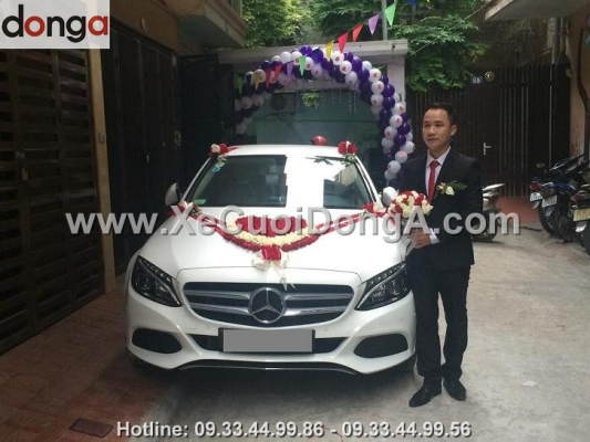 kieu-trang-tri-hoa-cuoi-nao-dep-nhat-tren-xe-mercedes-c200-trang-215 (1)