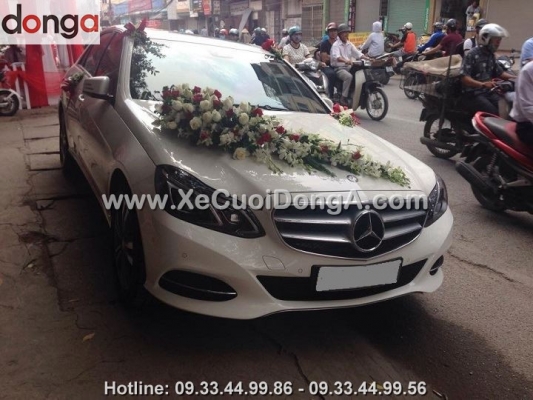 y-kien-hai-long-cua-chi-dung-khi-thue-xe-cuoi-mercedes-e250-cua-xe-cuoi-dong-a (2)