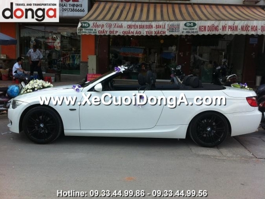 gan-sat-ngay-cuoi-moi-dat-xe-cuoi-bmw-320-mui-tran-cua-xe-cuoi-dong-a-co-duoc-khong