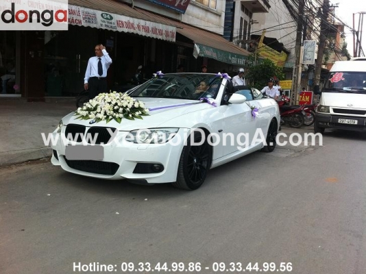 hoa-cuoi-tren-xe-cuoi-bmw-320i-mui-tran-tai-xe-cuoi-dong-a-de-di-tinh-nen-nhu-the-nao (1)