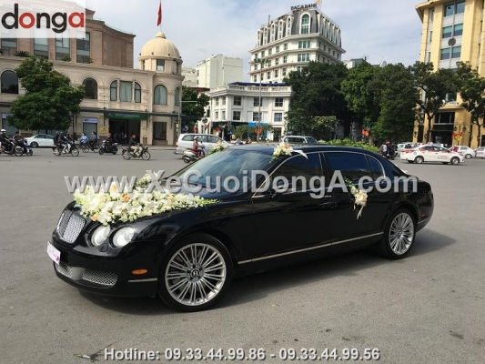 xe-cuoi-dong-a-co-trang-tri-hoa-xe-cuoi-bentley-luon-khong