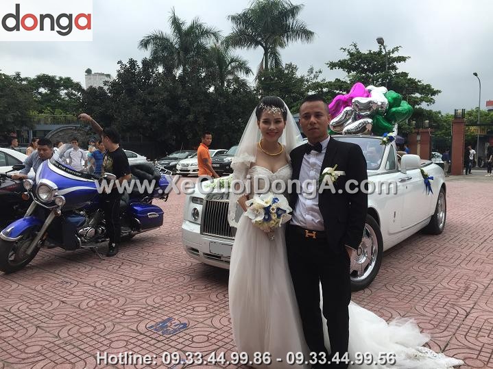 dat-xe-cuoi-cho-rolls-royce-phantom-co-nhat-thiet-phai-chon-hoa-cam-tay-co-dau-giong-hoa-xe-cuoi-khong (2)