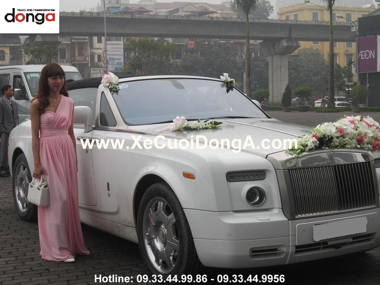 dat-xe-cuoi-cho-rolls-royce-phantom-co-nhat-thiet-phai-chon-hoa-cam-tay-co-dau-giong-hoa-xe-cuoi-khong
