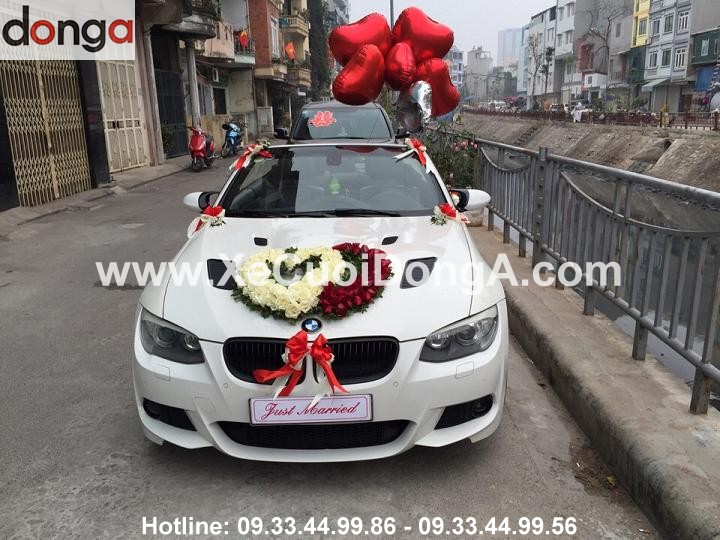 thue-xe-cuoi-bmw320i-mui-tran-cung-xe-29-cho-di-don-dau-co-duoc-khuyen-mai-gi-khong (1)