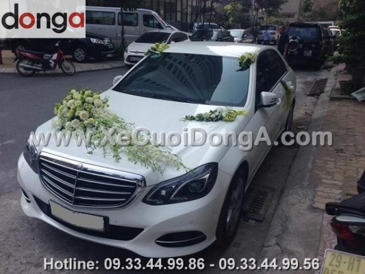 chi-ngoc-anh-thue-xe-cuoi-mercedes-e250-o-thanh-hoa-rat-thich-hoa-cuoi-cua-dong-a