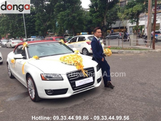 cam-nhan-anh-phong-tai-thai-ha-ve-hoa-cuoi-tren-xe-audi-a5-cua-xe-cuoi-dong-a